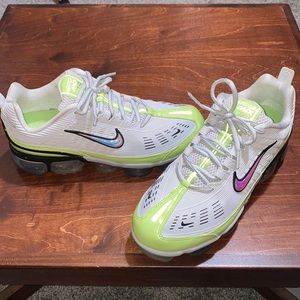 Nike VaporMax 360 Sneaker Summit White Ghost Green MENS Size 8, WOMENS Size 10